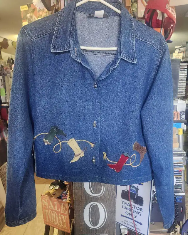 Roughrider Denim Jacket in Women's - Tops & Outerwear in Calgary - Image 2