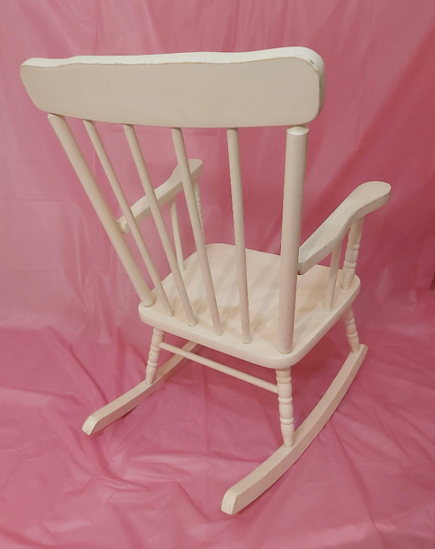 $20 White Childrens/kids wooden rocking chair in Toys & Games in Markham / York Region - Image 3