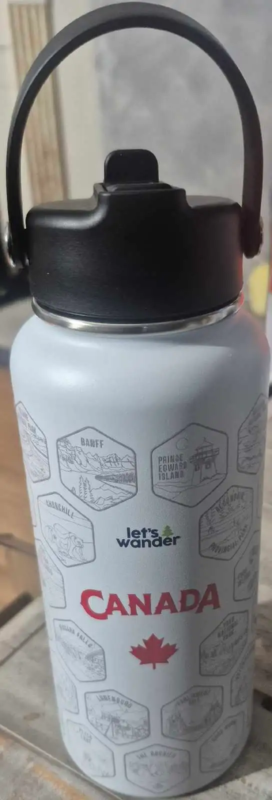 Let's Wander Canada Water Bottle in Kitchen & Dining Wares in Mississauga / Peel Region - Image 8