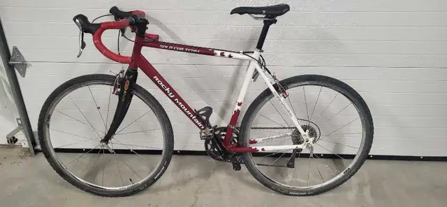 Medium Road Bike in Road in Whitehorse - Image 2