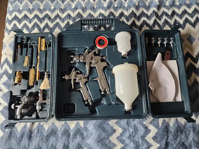 Mastercraft Air Powered Gravity Fed Spray Gun Kit in Other in Oakville / Halton Region - Image 3
