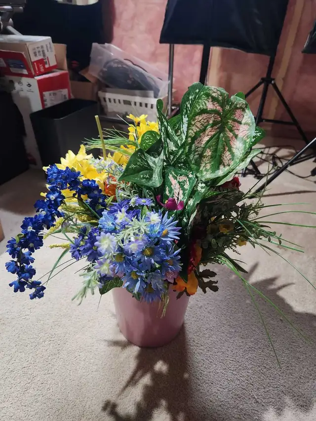 Flower Arrangement in Home Décor & Accents in Edmonton - Image 3
