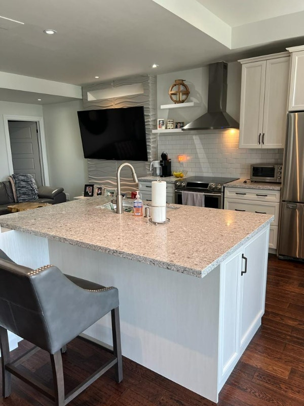 9’ft ceilings, open concept, 3 bedroom basement apartment Long Term