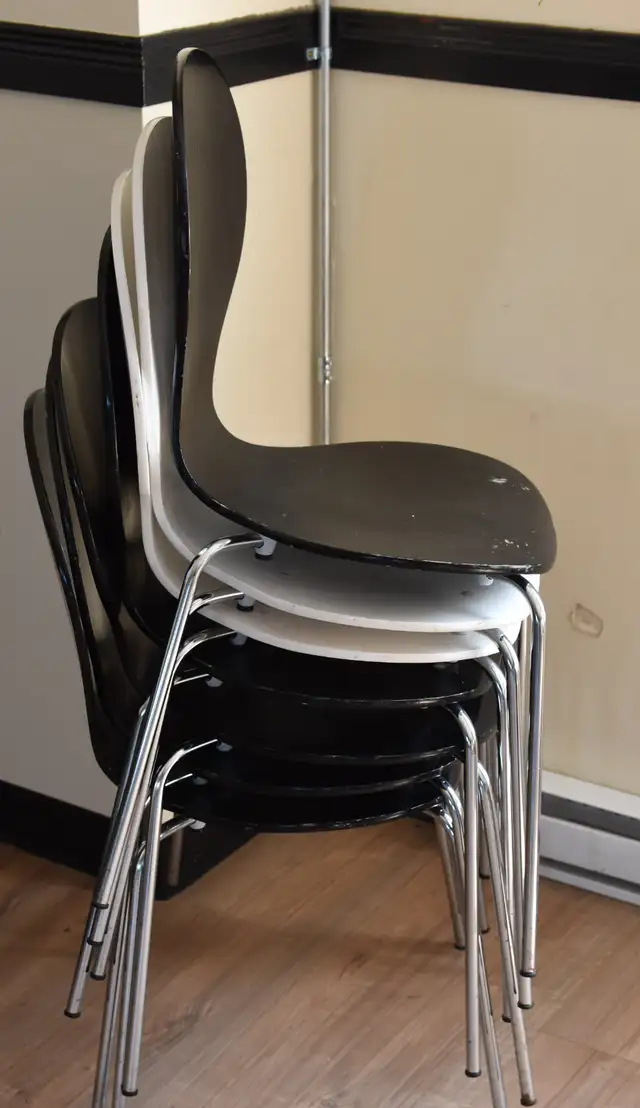 Furniture Available in Chairs & Recliners in Moncton - Image 4