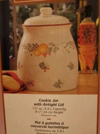 Brand New corelle coordinate cookie jar 131 oz