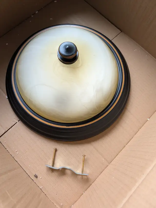 Ceiling light semi flush mount in Indoor Lighting & Fans in Kitchener / Waterloo - Image 4