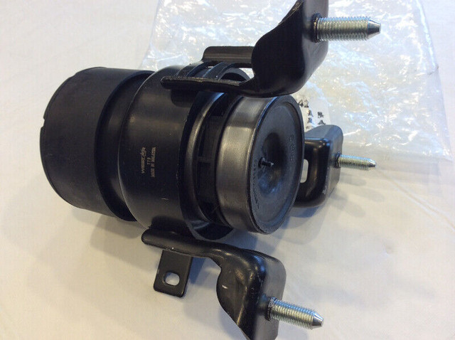 New Toyota Camry / Venza Motor Mount EM-5742 Transmission Mount in Other Parts & Accessories in Markham / York Region