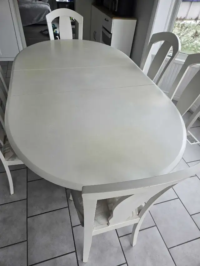 For Sale...White dining table in Dining Tables & Sets in Hamilton - Image 4