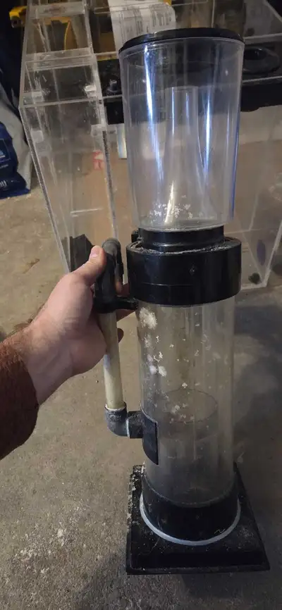 Used working condition, no leaks, cracks or flaws, Aquamedic protein skimmer and excellent saline so...