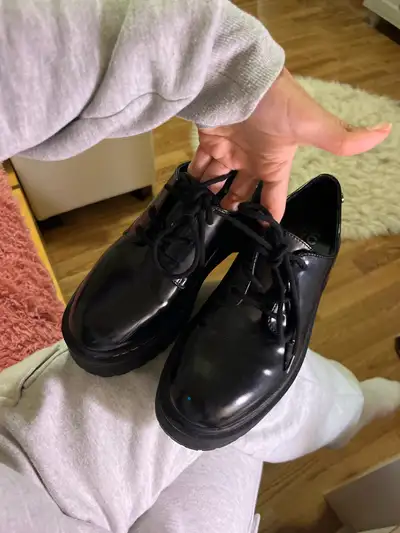 souliers noir, View more