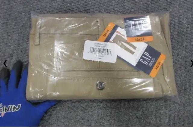 GAP Men’s Straight Fit Khaki Pants – Sizes 42x34, 40x30, 40x34 in Men's in Oshawa / Durham Region - Image 4