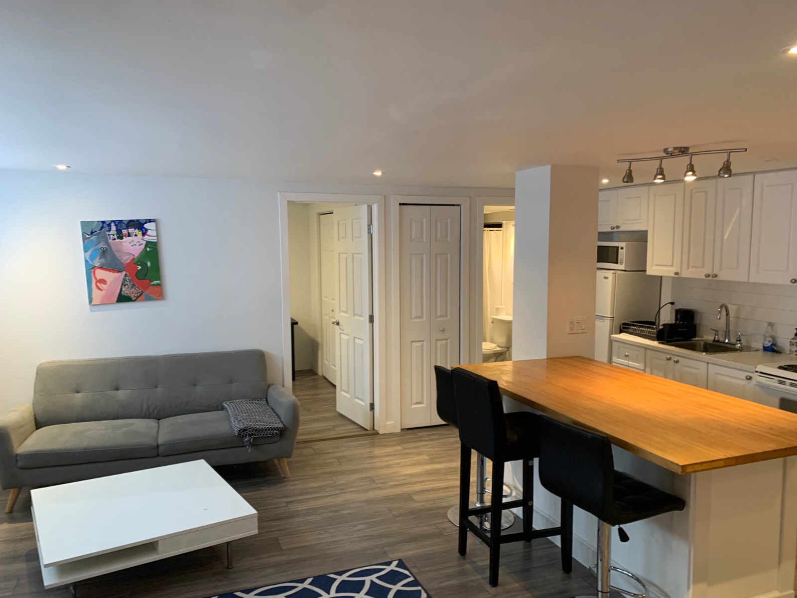 JOLIE 2CH MEUBLÉ FURNISHED NEAR METRO/UDM/POLY/HEC  ENSOLEILLE — photo 1