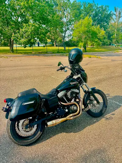 Fully Custom Street Bob. Recently fully tuned and in mint condition. $9,000 in custom parts. Brand n...