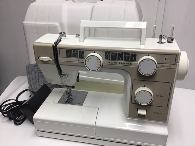 L-372 model NEW HOME PORTABLE SEWING MACHINE  in Hobbies & Crafts in Hamilton