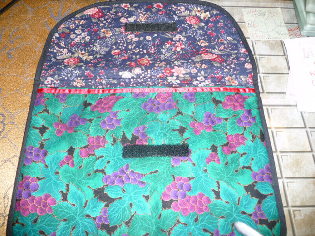 Beautiful Flat Floral Cloth Carrying Bag $8 in Garage Sales in Saskatoon - Image 2