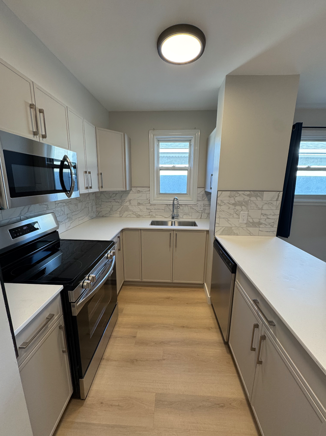 Pet Friendly 3 Bedroom Located in River View!