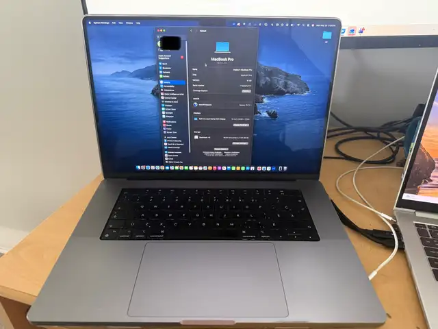 Apple MacBook Pro 16-inch 2021 M1 Pro in Laptops in City of Montréal - Image 3