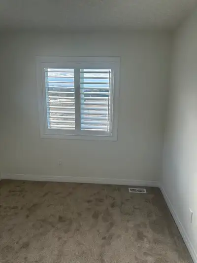 1 private room in a 3 bedroom townhouse. Rent is $800 a month, tenants will pay 30% of the utilities...