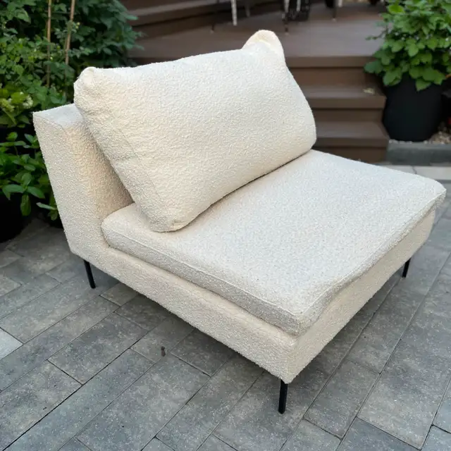Cream Accent Chair For Sale in Chairs & Recliners in Ottawa - Image 2