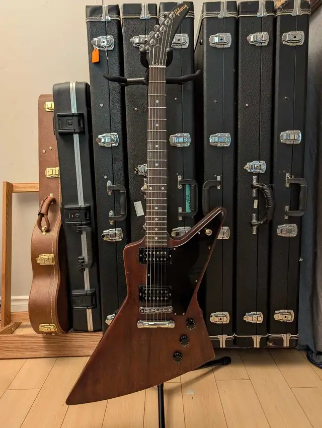 FT/FS: Rare Gibson Explorer Worn Brown with OHSC in Guitars in Ottawa - Image 2