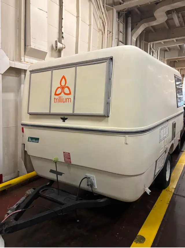 1973 Trillium 1300 | Bunkbed Model | Working Original Appliances in Travel Trailers & Campers in Delta/Surrey/Langley - Image 3