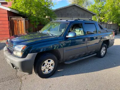 FOR SALE SUPER CLEAN 2005 CHEVY AVALANCHE LT Z-71 4X4 HAS 5.3L AUTO A/C CRUISE TILT FULLY LOADED LOA...