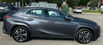 Avec pneus d’hiver Nokian R5 et jantes en alliage d’hiver Lexus (Valeur de 3500$). Écran tactile HD...