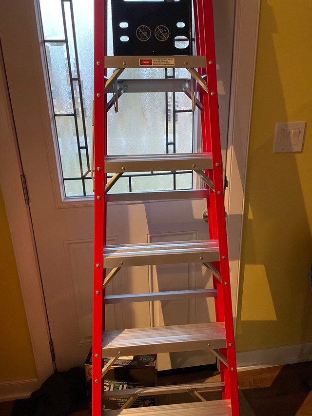 6’ benchmark step ladder  in Ladders & Scaffolding in Edmonton - Image 2