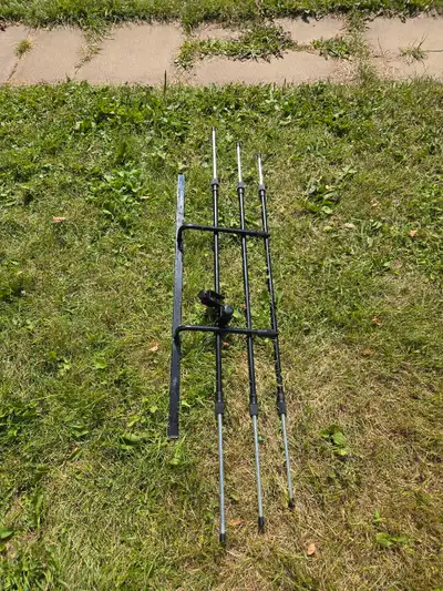Expandable metal dog barrier. Fit my Subaru Outback.