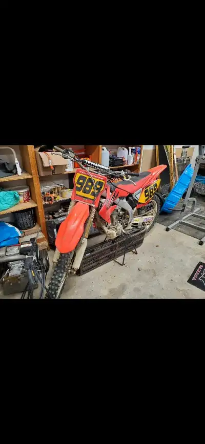 2006 CRF 450r, Bike runs great, I have had it since new. Bike was raced its first 5 years then stopp...