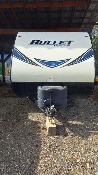 2017 Keystone Bullet Ultralite. Very well maintained, kept under cover during winter. Comes with swa...