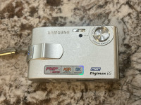 Samsung Digimax i6 Camera with Case