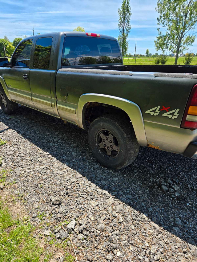 2002 silverado 1500  in Cars & Trucks in Chatham-Kent - Image 4