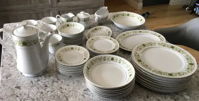 Set de vaisselle vintage Towne House Green dale 3077 (55 mcx) dans Art et objets de collection  à Trois-Rivières - Image 2
