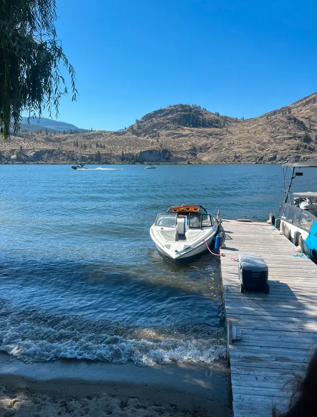 1994 Ski Centurion Falcon XP Bowrider -- 320 Hours in Powerboats & Motorboats in Kelowna - Image 7