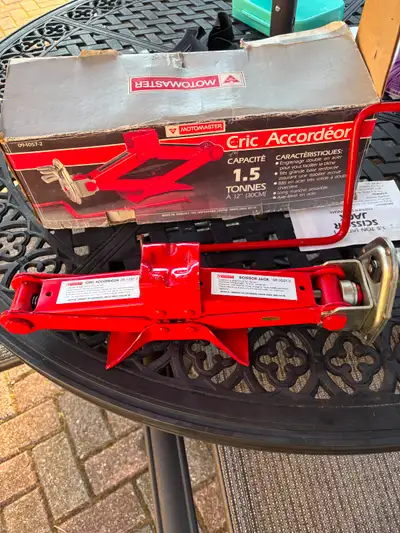 BRAND NEW   Motormaster 1.5 ton jack, View more