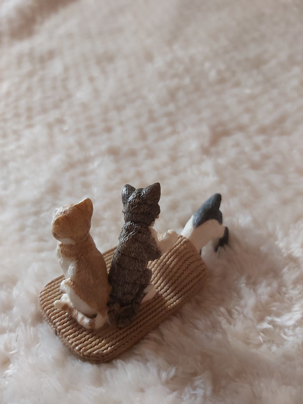 New! Schleich "Three Cats & A Rug Playtime" Figurine/Miniature in Arts & Collectibles in Saint John - Image 4