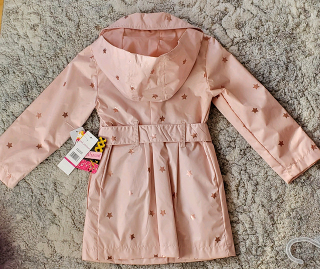 Manteau Neuf pour fille de grandeur 4ans couleur rose avec étoil dans Vêtements - 4T  à Ville de Montréal - Image 2
