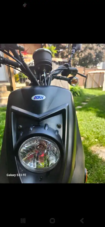 Scooter Adly Bullseye 2022 Très peu utilisé Bien entretenu Entreposer l'hiver endroit chauffé Avec g...