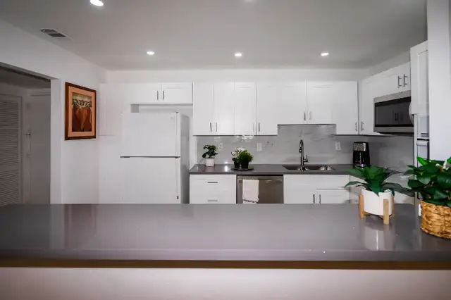 Miami Condo Sunny Isles Beach-Collins Ave Resort Luxury - Book in Florida in Canada - Image 4