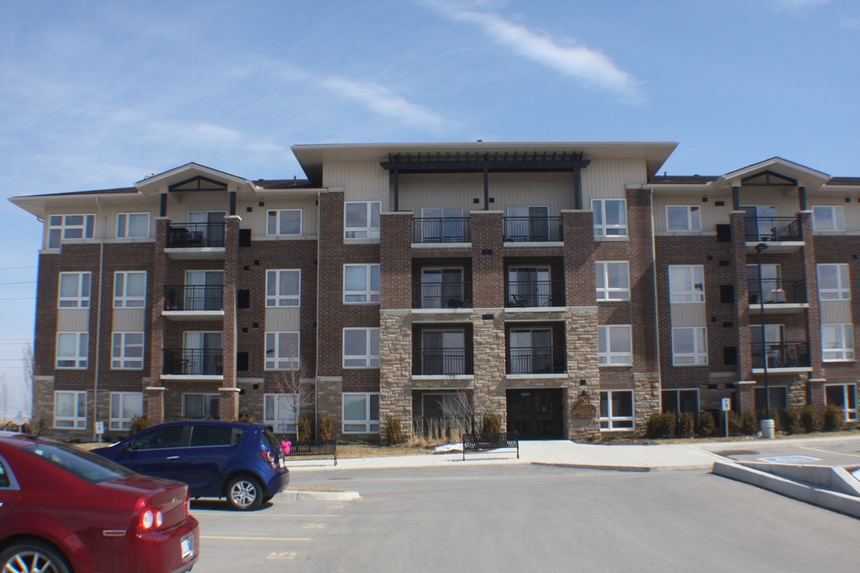 Spacious 2 Bedroom + Den Condo – Top Floor 1