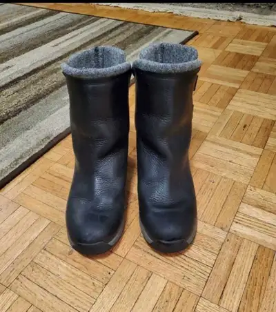 Women's Leather Woolrich Winter Boots Size 9, View more
