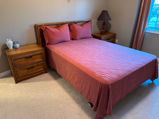 Bedroom furniture set in Beds & Mattresses in Oakville / Halton Region