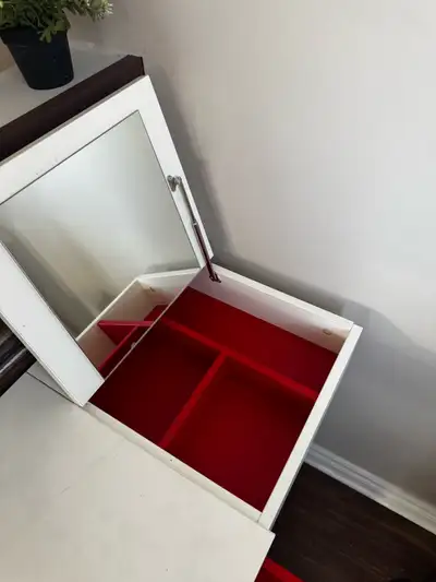  coiffeuse avec miroir , View more