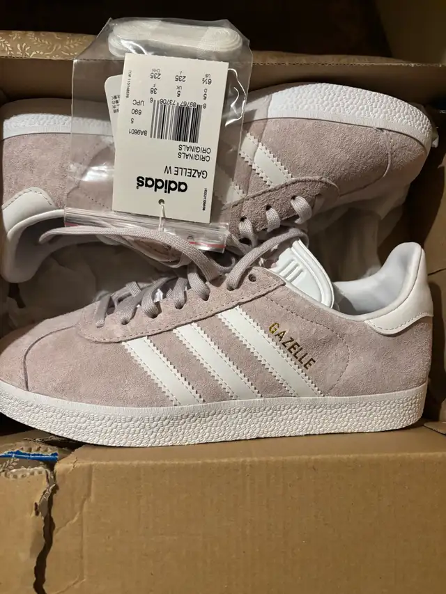 Adidas Gazelle in Men's Shoes in Ottawa - Image 3