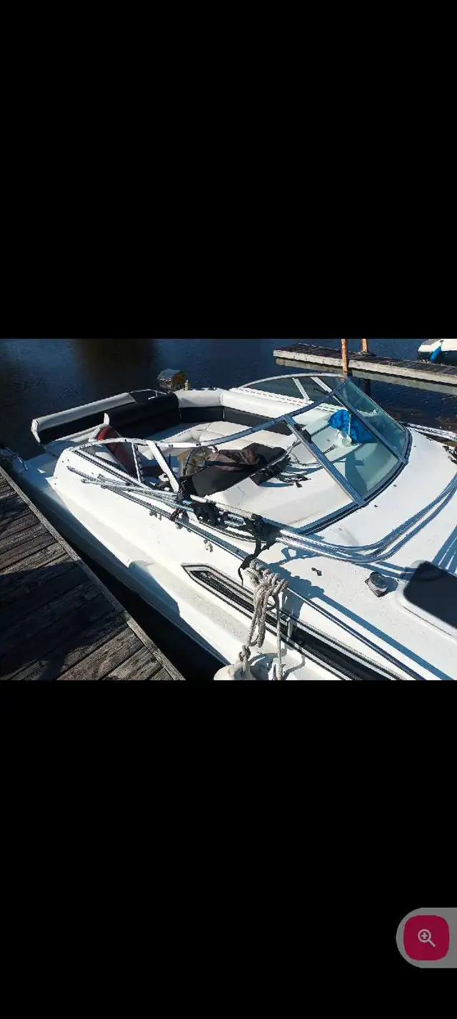 1993 Rinker Fiesta 26' in Powerboats & Motorboats in Markham / York Region - Image 8