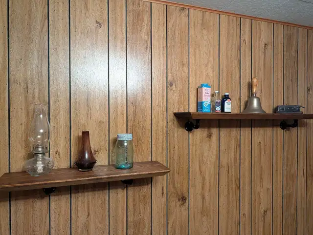 Rustic Pine Shelves on Pipe Brackets in Bookcases & Shelving Units in Markham / York Region - Image 6