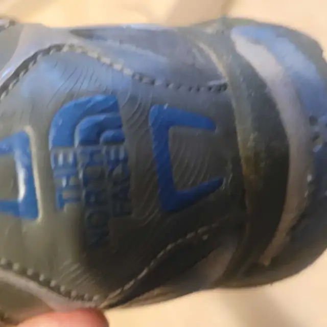 North face sneakers size 8 mens in Men's in Calgary - Image 2
