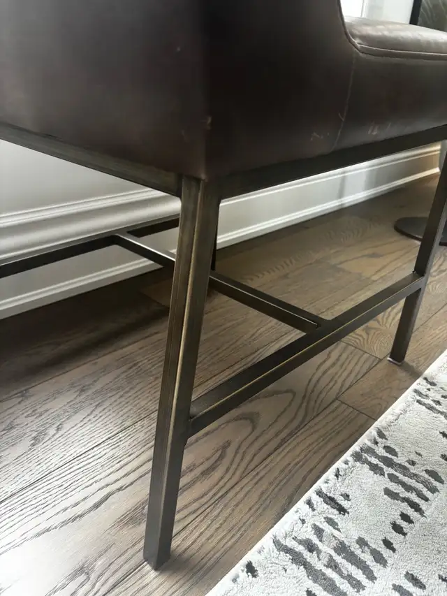8 leather dining chairs in Chairs & Recliners in Markham / York Region - Image 5