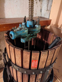 Wine press equipment